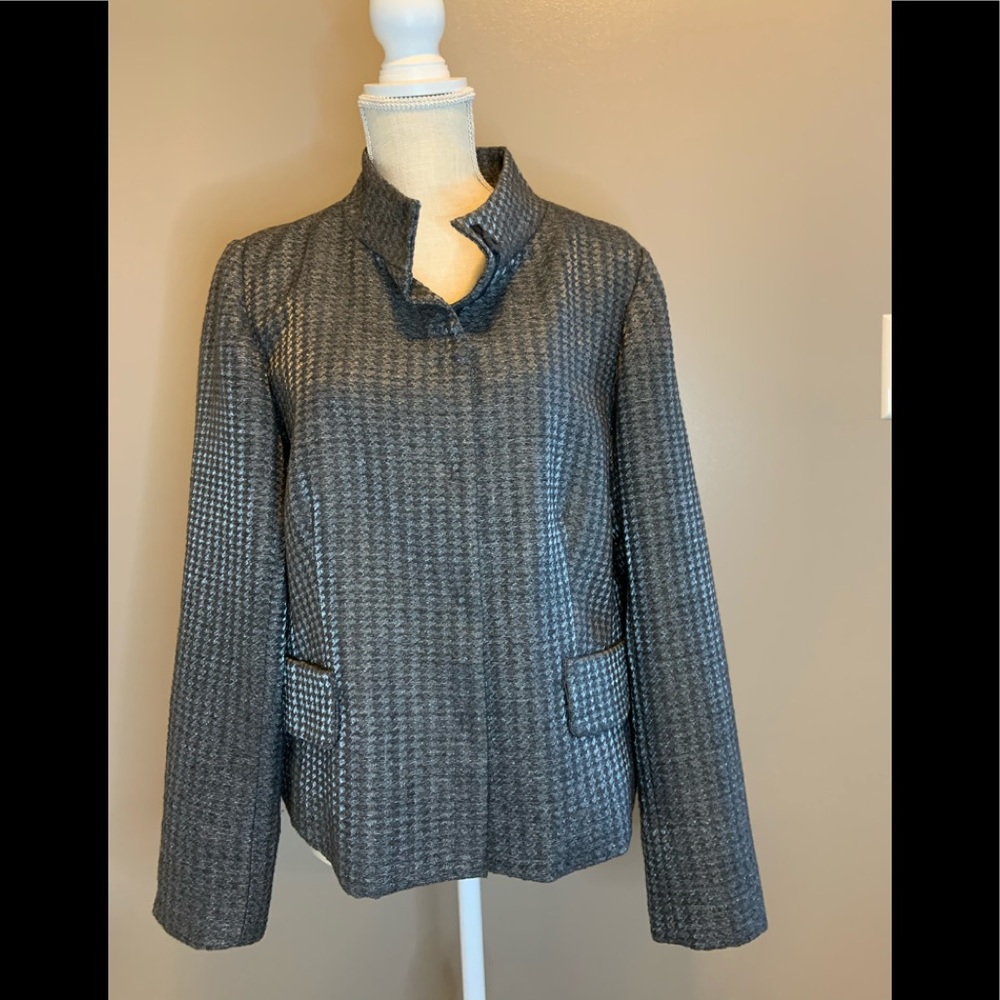 Blazer‎ - Picture 2 of 5